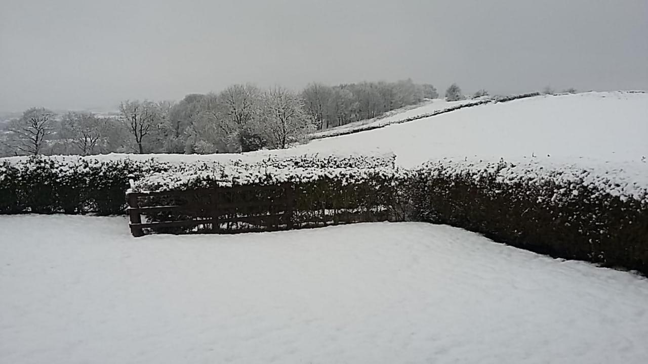 Lane End Cottage Holmfirth - Panoramic Views, Modernised With Offroad Parking Exteriér fotografie